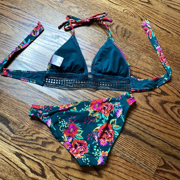 Bikini from target size small top and XS bottoms - Picture 2 of 4